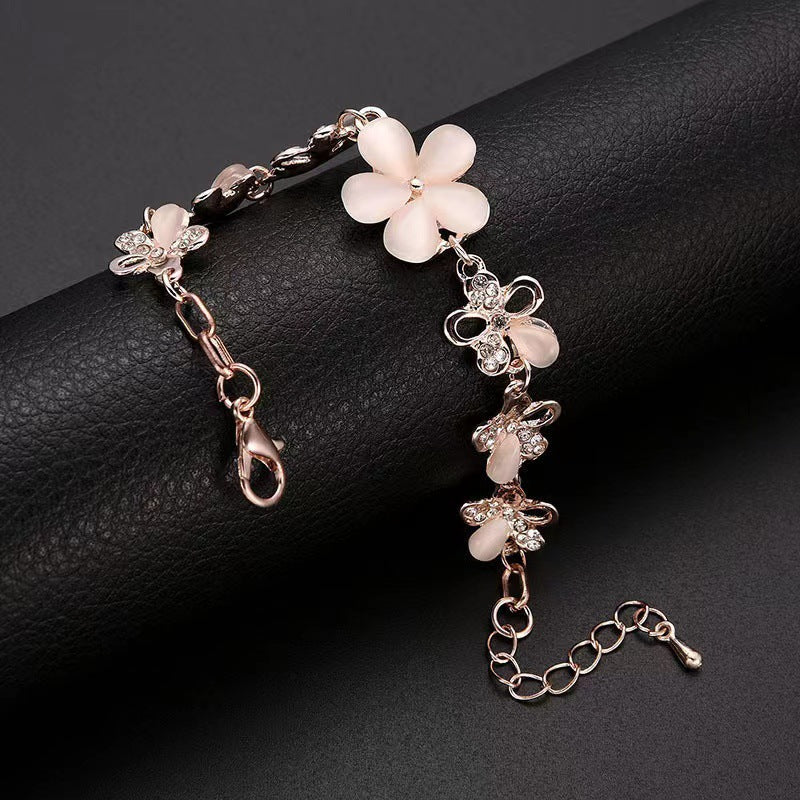 Bracelet adorned with Rose Gold Flowers